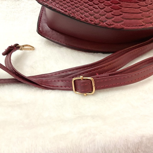 Wine Burgundy Faux Fur and Snakeskin Top Handle Handbag with shoulder strap - Picture 15 of 16
